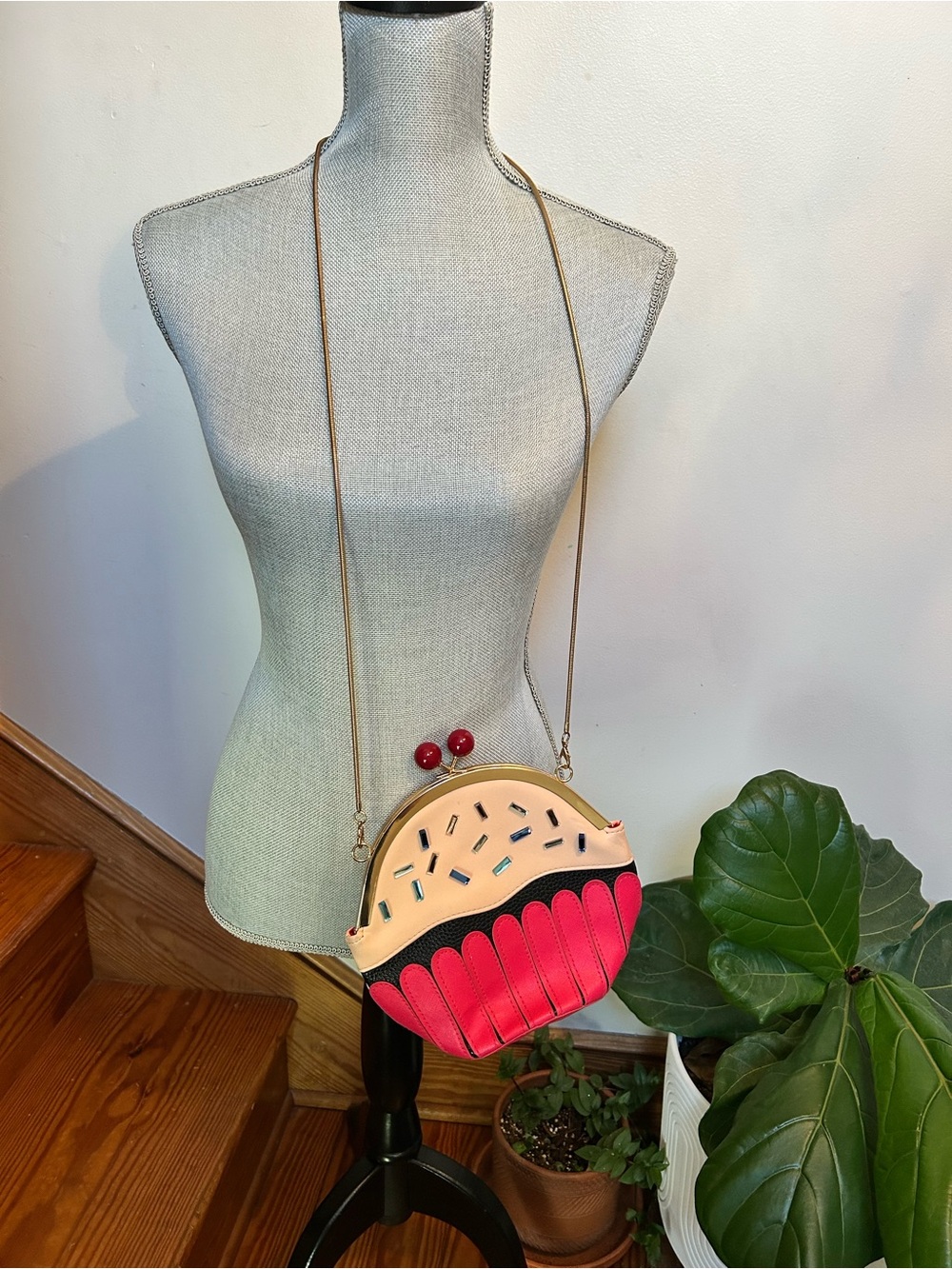 Women's Pink & Cream Novelty Cupcake Crossbody Bag